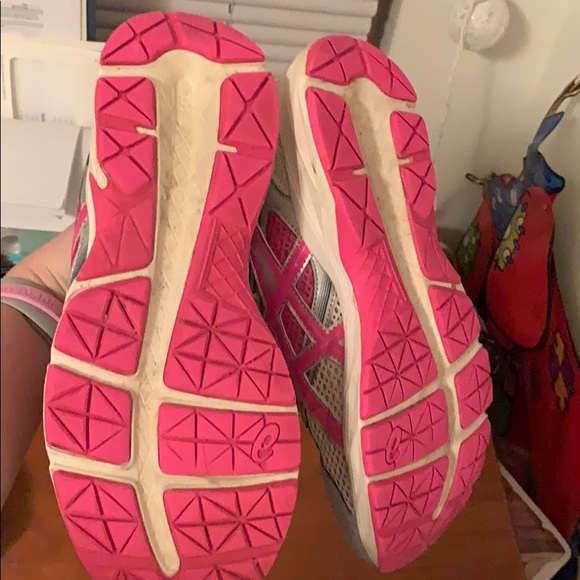 ASICS - Picture 2 of 3